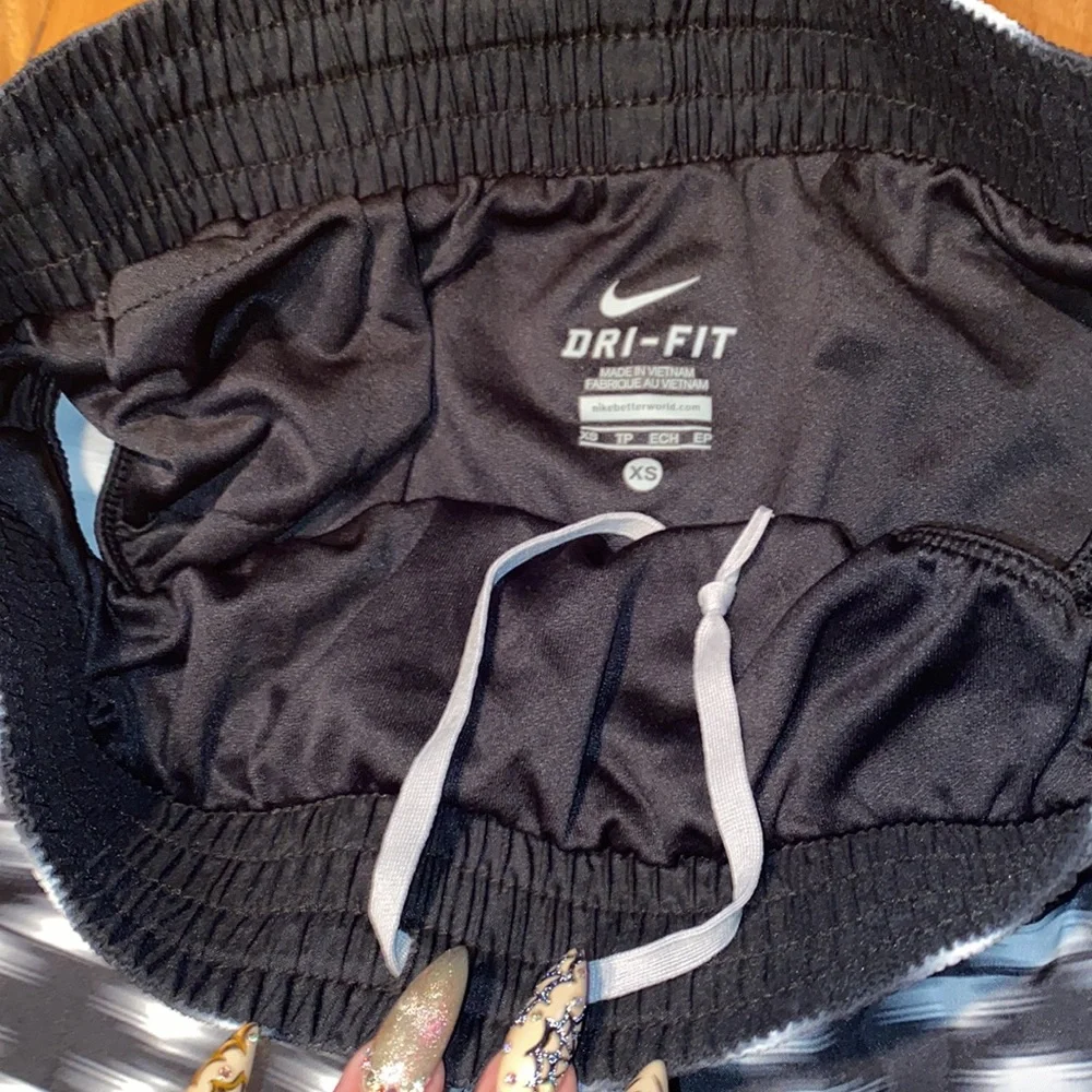 NWOT - NIKE DRI FIT SHORTS WITH BUILT IN UNDERWEAR- SIZE XS - Picture 3 of 6
